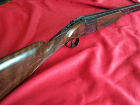 Miroku fabricada en Japón. Superpuesta de caza del calibre 12/70, aceros especiales de 71 cm, expulsora, 20