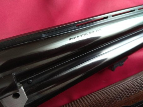 Miroku fabricada en Japón. Superpuesta de caza del calibre 12/70, aceros especiales de 71 cm, expulsora, 40