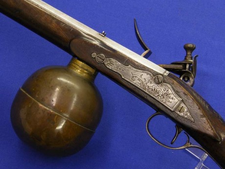 Voy a colocar unas fotos de un arma larga alemana de llave de mecha del siglo XVI. 50