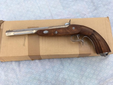 Vendo pareja de pistolas de duelo marca ARSA modelo Imperio. Nuevas a estrenar. Calibre 45. Tienen grabado 01