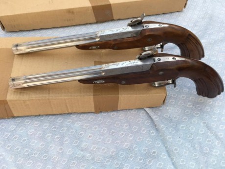 Vendo pareja de pistolas de duelo marca ARSA modelo Imperio. Nuevas a estrenar. Calibre 45. Tienen grabado 00