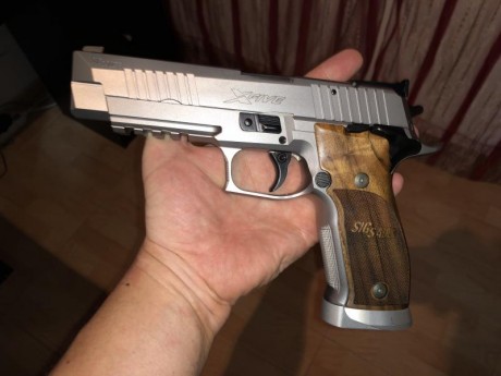 Vendo mi Sig sauer X5, prácticamente nueva. Sin apenas uso. Con dos alzas. 
Perfecto estado de todo. 
Envío 12
