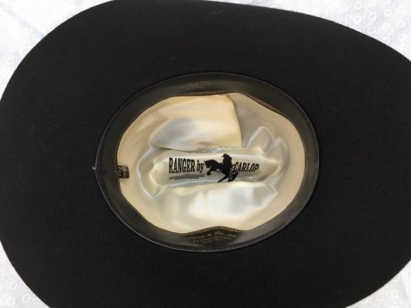 Vendo mi sombrero modelo RANGER sin estrenar. Hecho en Mexico. Talla 7 USA. 70 euros portes incluidos.

 00