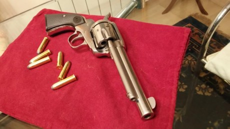 Vendo revolver Ruger New Vaquero inox,perfecto estado de funcionamiento y conservación,ningún daño,cal 00