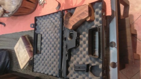 Hola foreros. Vendo mi walther del 22 por dejar de practicar éste deporte.
lA  vendo por 370 euros. A 02