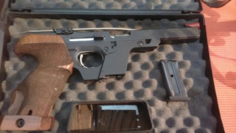 Hola foreros. Vendo mi walther del 22 por dejar de practicar éste deporte.
lA  vendo por 370 euros. A 00