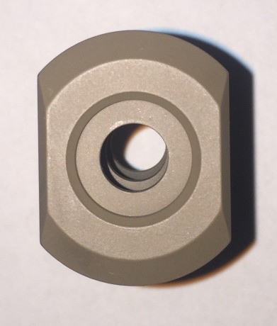 Se vende este magnífico "muzzle brake" (freno de boca) del prestigioso fabricante PRECISION 01