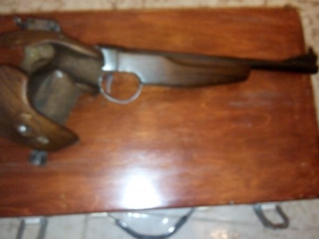 Hola a todos.
Un compañero del club, me ha pedido que le anuncie estas armas.
Pistola Toz del 22lr. Lleva 01