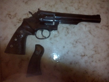 Hola a todos.
Un compañero del club, me ha pedido que le anuncie estas armas.
Pistola Toz del 22lr. Lleva 12