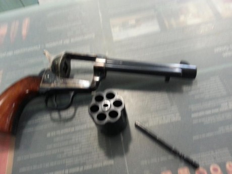 Sin apenas uso. Perfecto estado. Cambio por visor, rifle o escopeta de mi interés.Cañon de casi 14 cm.CAMBIADA 00