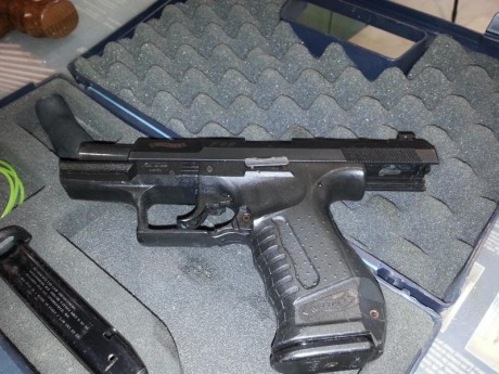 Menos de 500 tiros, perfecta de polimero, mecanismos y pavón. Se entrega con dos cargadores y dos fundas 02