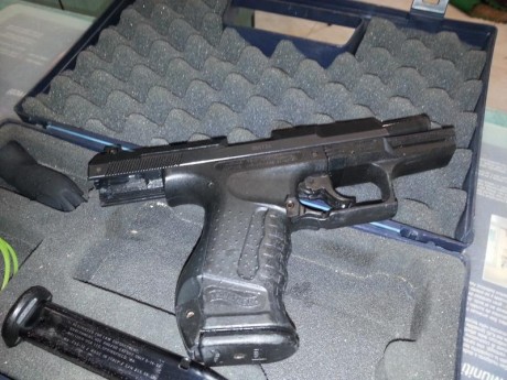 Menos de 500 tiros, perfecta de polimero, mecanismos y pavón. Se entrega con dos cargadores y dos fundas 01