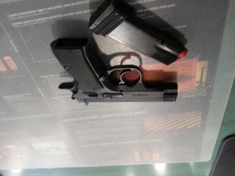 Muy poco usada. Estupenda pistola en un calibre mitico. Es una experiencia muy grata disparar este arma, 02