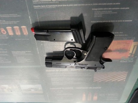 Muy poco usada. Estupenda pistola en un calibre mitico. Es una experiencia muy grata disparar este arma, 01