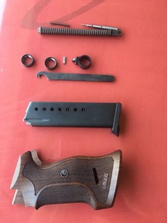 Punto de mira con su llave: 150€
Cachas: 150€
Cargador: 75€
Aguja de regalo si compran 2 artículos

Envío 00