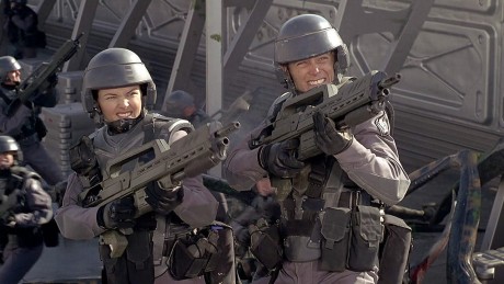 Buenas noches.Una preguntilla por favor.He visto en la television a policias franceses con un fusil similar 10