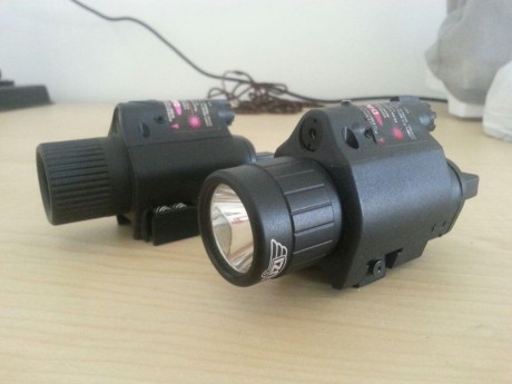 Vendo estos dos modulos linterna+laser por 80€ envio incluido por mensajeria 

Uno de ellos es de la marca 02