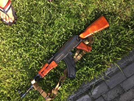Vendo replica de airsoft. Replica exacta en verdadero metal y madera del famoso AK 47. Calibre 6mm. Mejorada 02
