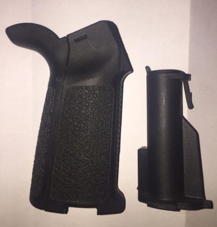 Se VENDE esta excelente "pistol grip" MAGPUL MIAD para AR-15 de color NEGRO, totalmente a estrenar 01