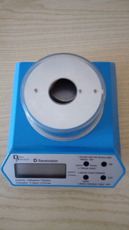 Era de un amigo fallecido este año y vamos a liquidar sus cosas. 
Funciona perfecta. Con cacillo y protector. 00