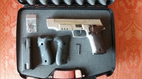 Hola a todos.
Vendo una estupenda pistola Sig Sauer P 226 S.
Es una magnífica pistola de precisión en 40