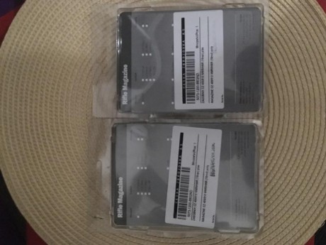 Vendo dos cargadores de 10 balas ... nuevos para carabina ceska en 22wmr o 17 hmr 
100 eur + portes

Un 10