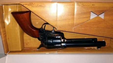 Vendido------ revolver Uberti 45 LC. 5 pulgadas.
Lo compré por capricho y lo tengo guardado en el armero 00