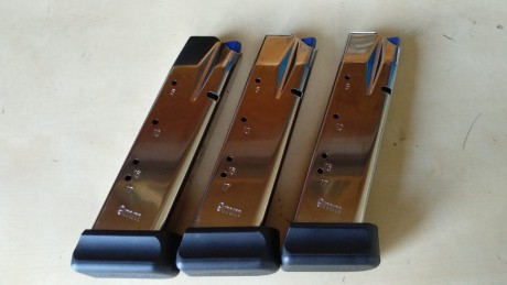 Pues vendo los tres cargadores de CZ shadow2 que vienen de origen.
Son de 19 cartuchos del 9PB, tambien 00