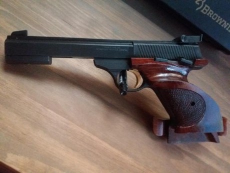 Pongo a la venta pistola FN Browning internacional & Practice calibre 22LR, de reconocida fiabilidad, 10