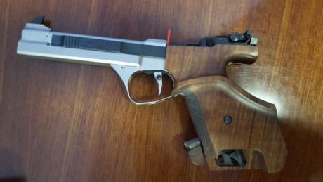 Pistola calibre 22 perfecto estado muy poco uso, prácticamente nueva. Se encuentra en Madrid. Puede probarse 01