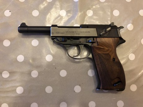 Se vende pistola Walther P38 calibre 9 mm.Precio 400 Euros. Atiendo wassap i telefono. 659896362. 01