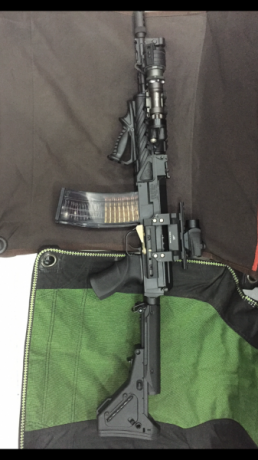 Se vende este rifle semiautomatico , calibre 222rem con poco uso y todo full equip.
Se vende sin Visor 00