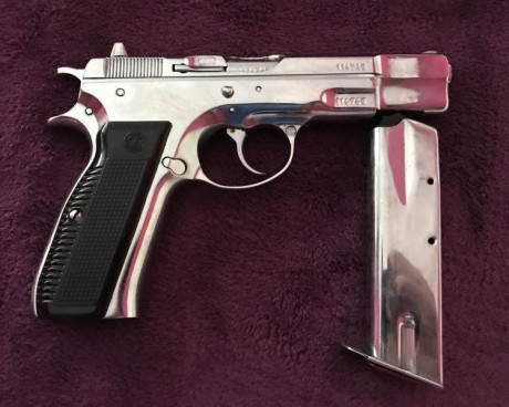 Pues lo dicho vendo CZ 75 9p,  con dos cargadores y guiada en licencia a, la compre en 2016 y edtaba guiada 02