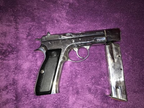 Pues lo dicho vendo CZ 75 9p,  con dos cargadores y guiada en licencia a, la compre en 2016 y edtaba guiada 01