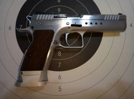 Hola, se vende pistola Tanfoglio Limited custom 9mm por 650 € envío incluido en Peninsula. 
Esta guiada 01