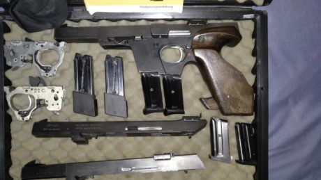 Pues lo dicho, vendo mi pistola Walther GSP con los carros del calibre  .22 corto    y .32,  con 2 disparadores, 01