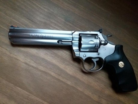 Pongo a la venta mi Colt King Cobra 357 Magnum en Inox de 6 pulgadas, está impecable en todos los sentidos.
Lo 02