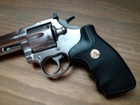 Pongo a la venta mi Colt King Cobra 357 Magnum en Inox de 6 pulgadas, está impecable en todos los sentidos.
Lo 01