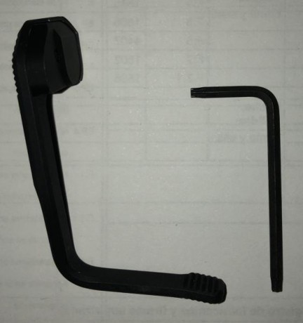 Se vende MAGPUL AR-15 B.A.D. LEVER prácticamente a estrenar.
Se trata de la palanca especialmente diseñada 01