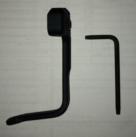 Se vende MAGPUL AR-15 B.A.D. LEVER prácticamente a estrenar.
Se trata de la palanca especialmente diseñada 11