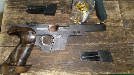 Pues lo dicho, vendo mi pistola Walther GSP con los carros del calibre  .22 corto    y .32,  con 2 disparadores, 21