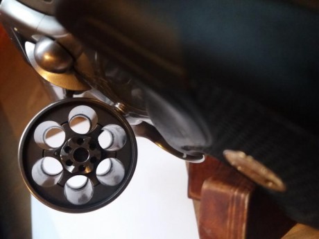 Pongo a la venta mi Colt King Cobra 357 Magnum en Inox de 6 pulgadas, está impecable en todos los sentidos.
Lo 12