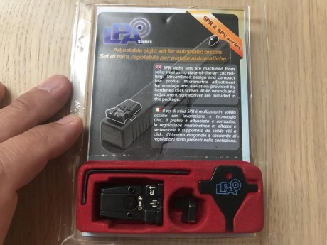 Excelente punto de mira(naranja) y alzas micro métricas totalmente regulables en altura y deriva, perfectas 02