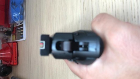 Excelente punto de mira(naranja) y alzas micro métricas totalmente regulables en altura y deriva, perfectas 00