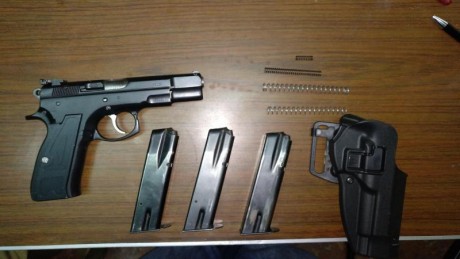 Lo dicho, vendo mi CZ 75B  con alza regulable en altura y deriva, se vende con 3 cargadores, y los siguientes 02