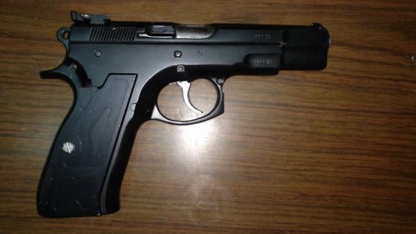 Lo dicho, vendo mi CZ 75B  con alza regulable en altura y deriva, se vende con 3 cargadores, y los siguientes 01