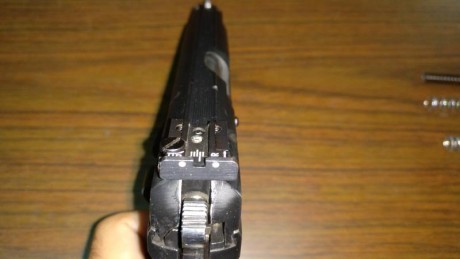 Lo dicho, vendo mi CZ 75B  con alza regulable en altura y deriva, se vende con 3 cargadores, y los siguientes 12