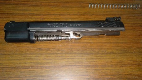 Lo dicho, vendo mi CZ 75B  con alza regulable en altura y deriva, se vende con 3 cargadores, y los siguientes 11