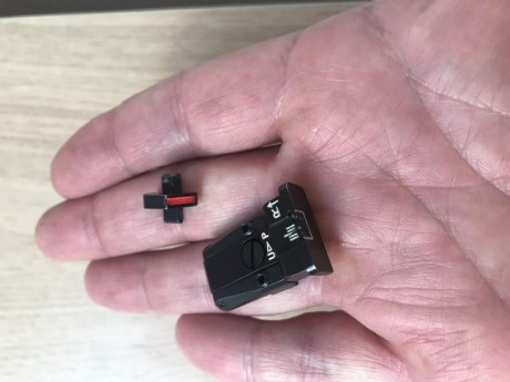 Vendo punto de mira (naranja) y alzas micrometricas con altura y deriva excepcionales para tiro de precisión. 00