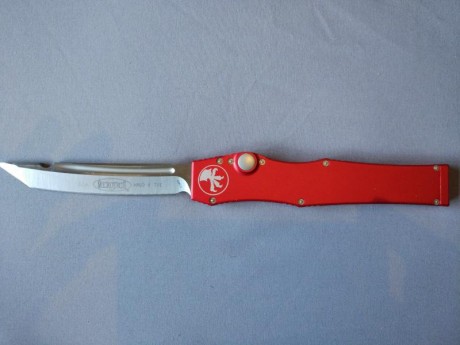 Vendo esta navaja de imitación fue un regalo y está práctica mente nueva con un filo que afeita precio 00